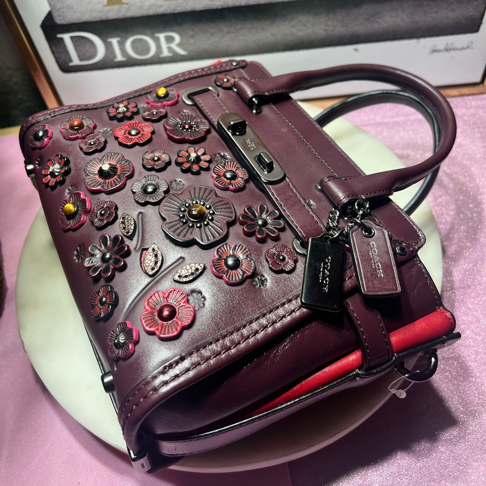 Coach Swagger 21 In Willow Floral NWOT - Picture 5 of 12